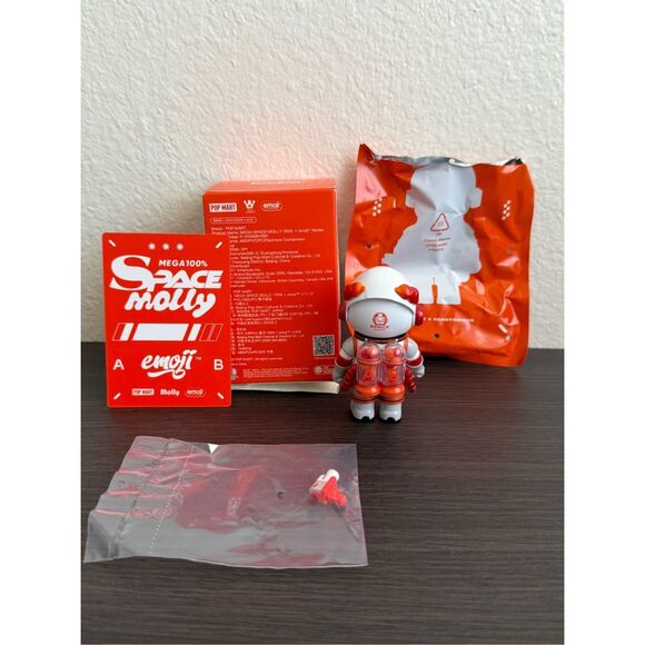 POP MART MEGA SPACE MOLLY 100% × emoji Series - Why So Serious - Picture 3 of 6